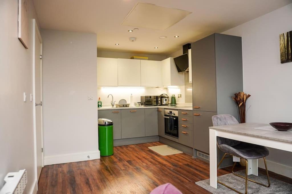 Peaceful 2br Hideout With Instant Self Check-in At Kelham Island Retreat Apartment *